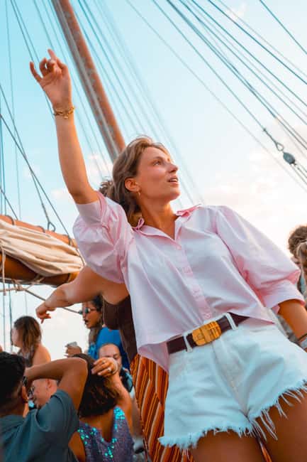 Lisbon: Sunset Boat Party with Live DJ and Night Club Entry - Your 4-hour Tagus route: Belém to Cais do Sodré