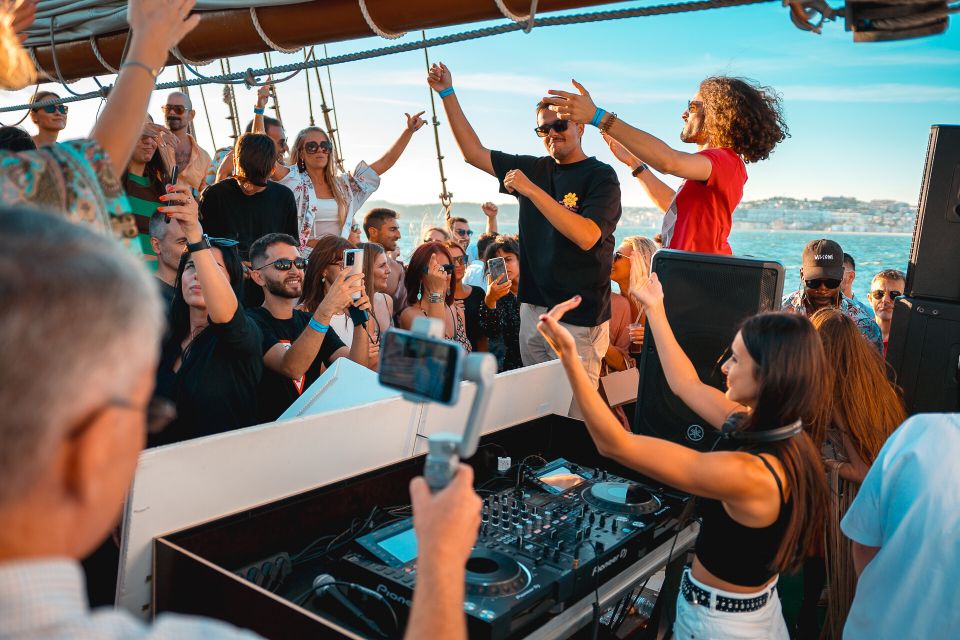 Lisbon: Sunset Boat Party with Live DJ and Night Club Entry - Price value: $25 for DJ + drinks + club entry is hard to beat