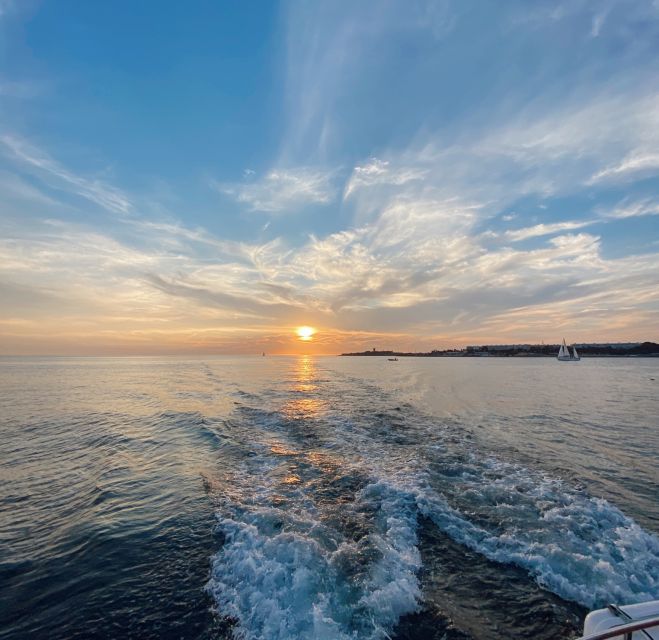 Lisbon: Sunset Boat Tour with Wine - Key reasons this sunset wine cruise works