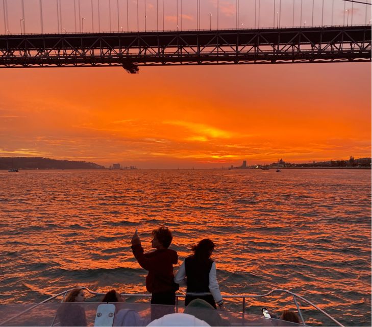 Lisbon: Sunset Boat Tour with Wine - Sunset timing: how the cruise handles the golden-hour window
