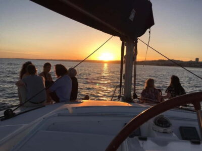Lisbon: Sunset Catamaran Cruise with Drinks - Where you meet and how the timing works (so you don’t stress)