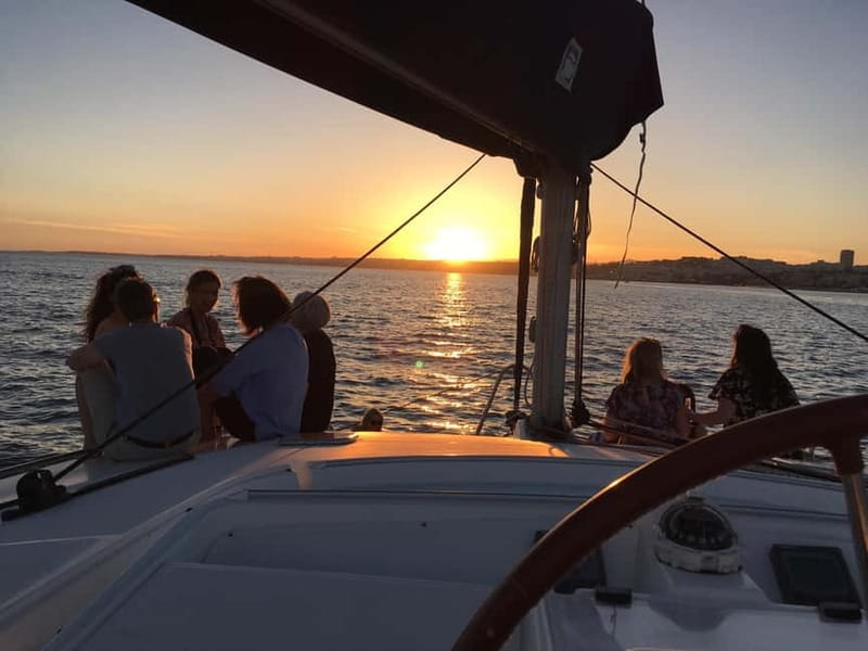 Lisbon: Sunset Catamaran Cruise with Drinks - Where you meet and how the timing works (so you don’t stress)