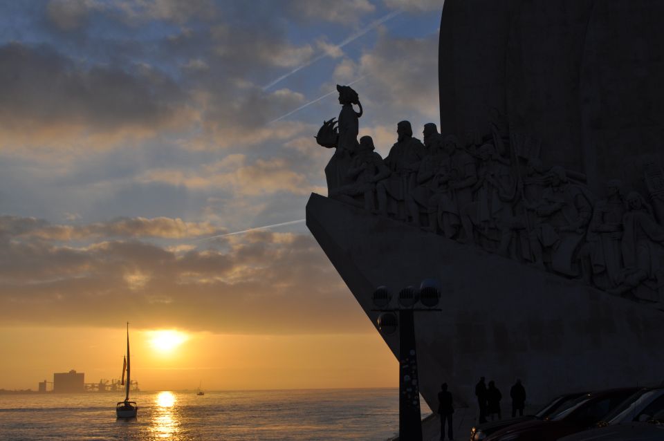 Lisbon: Sunset Cruise on The Tagus River with Welcome Drink - A 2-hour Tagus sunset that feels personal
