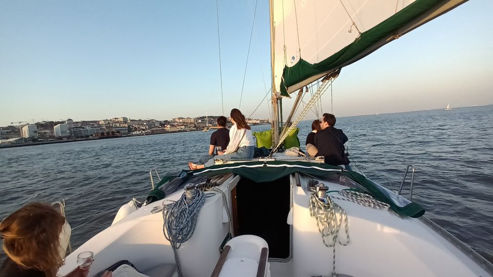 Lisbon: Sunset Cruise on The Tagus River with Welcome Drink - The landmarks you glide past: Lisbon’s greatest hits from one route