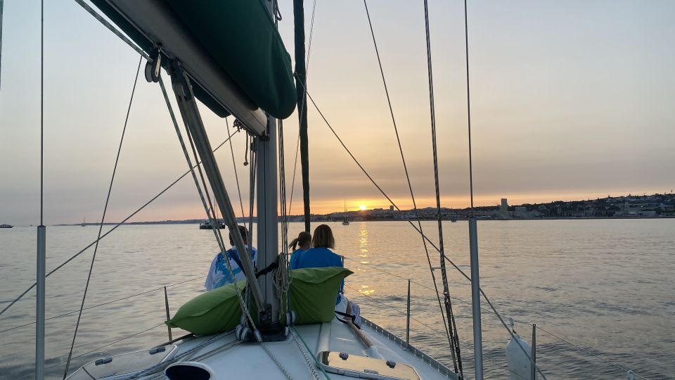 Lisbon: Sunset Cruise on The Tagus River with Welcome Drink - Who should book this sunset cruise