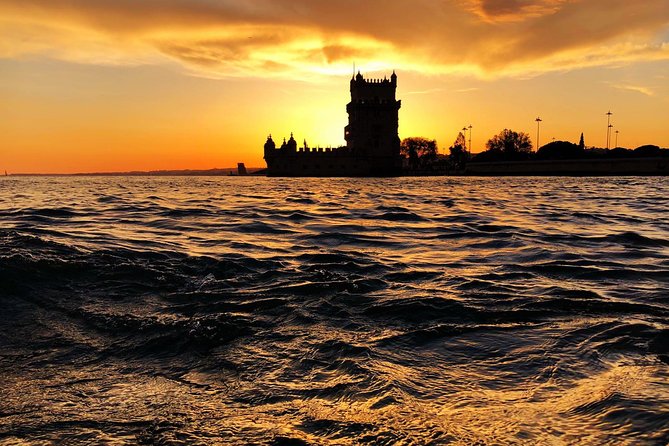 Lisbon: Sunset Cruise With Drinks on Spacious Yacht - The best seat in the city: topping out near the 25 de Abril Bridge for sunset