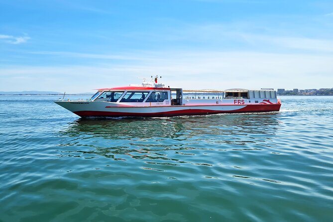 Lisbon Sunset cruise with Welcome Drink and Snack included - Weather, clothing, and the glass-roof reality