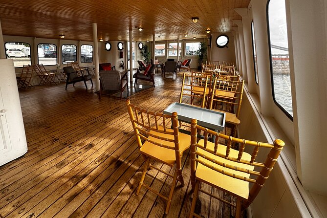 Lisbon: Sunset on board with music & drinks - Space and Seating: The Reality Check