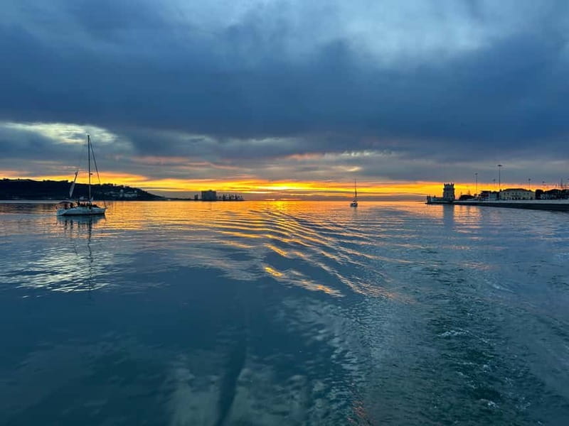 Lisbon: Sunset Sailing Boat Tour with Drinks - Lisbon Sunset Sailing: why the Tagus makes everything easier