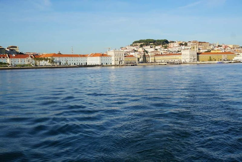 Lisbon: Sunset Sailing Boat Tour with Drinks - Who this sunset sailing tour fits best