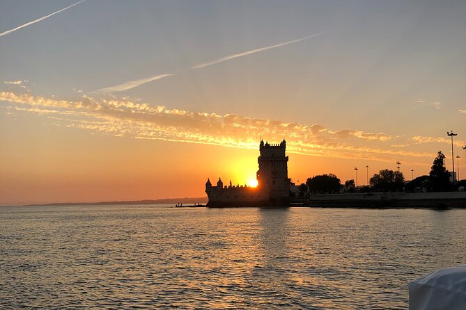 Lisbon Sunset Sailing Tour History & Local Wine — Small Group - Who this sunset sailing tour suits best