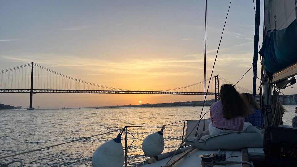 Lisbon Sunset Sensations 2h Cruise - The crew vibe: funny, kind, and clearly practiced