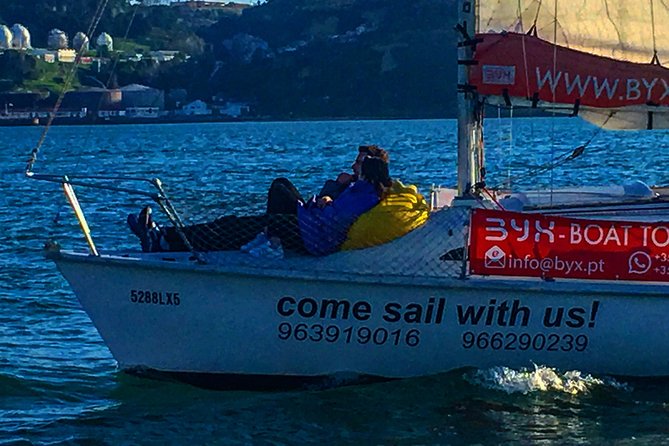 Lisbon Sunset Sensations on a Private Sailing Boat with wine&snacks - Wine, snacks, blankets, and deck comfort (what to expect)