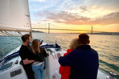 Lisbon: Sunset Tagus River Sailing Tour with Drinks - Cristo Rei and the April 25 Bridge: The South Shore’s Big Markers