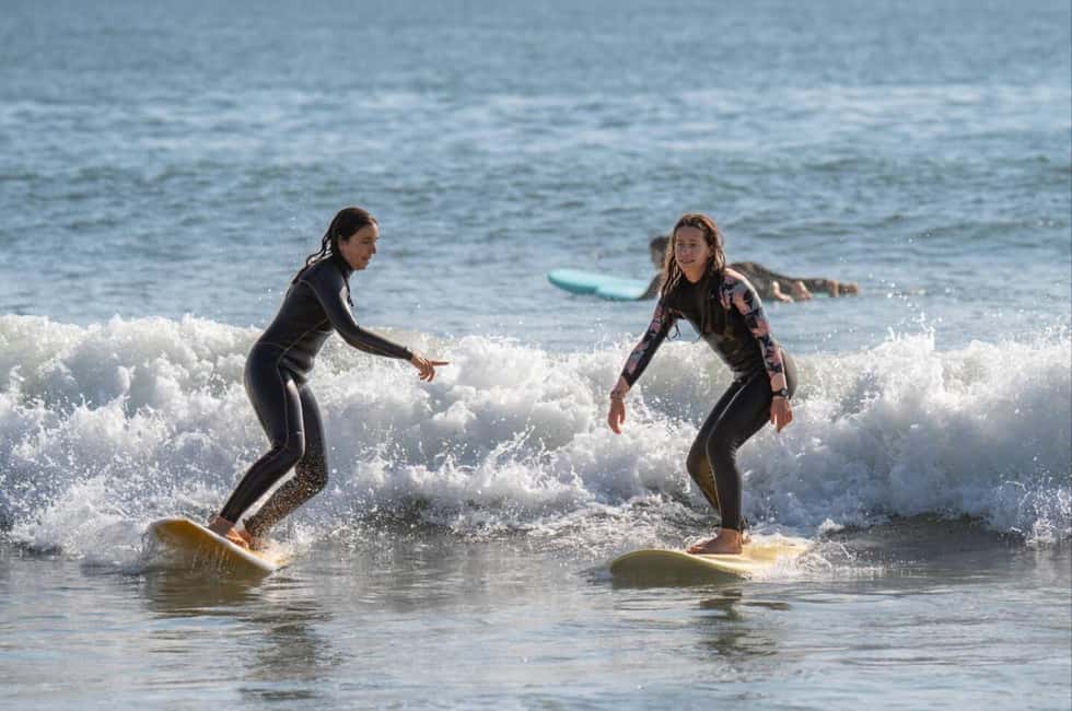 Lisbon Surf Guide - Surf class & Pick Up - Small-group coaching with Inês and the team: what you gain from the low headcount
