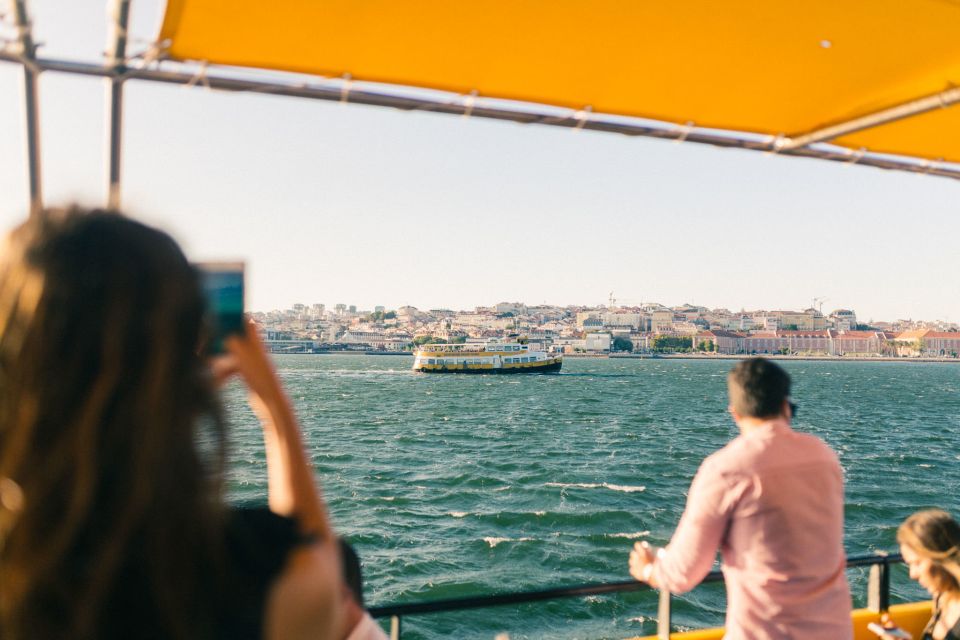 Lisbon: Tagus River Yellow Boat Cruise - Weather, rain screens, and seat comfort