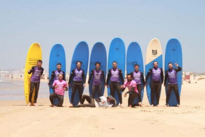 Lisbon: The Surf Instructor - surf lessons with transfer - The 3-hour rhythm: warm-up, quick theory, then real surf time