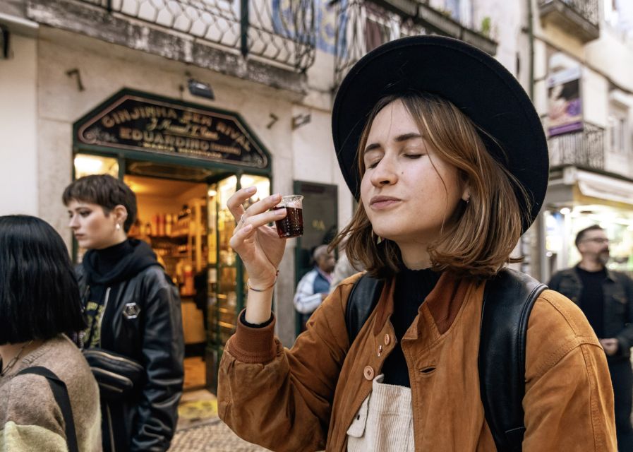 Lisbon: Tipsy Tour Fun Bar Crawl with a Local Guide - The social vibe: meeting people without forcing it