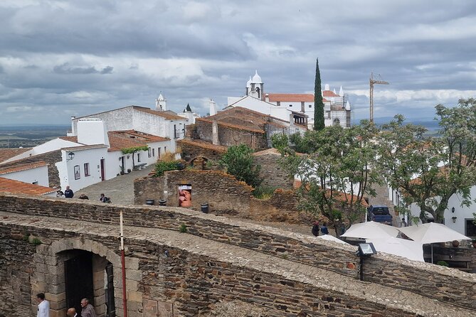 Lisbon to Evora: Cork Factory Visit and Wine Tour + hotel pick-up - Se Catedral de Évora: granite towers and a rooftop payoff