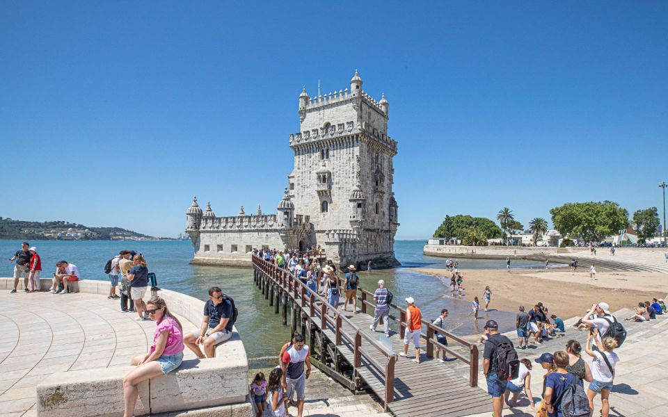 Lisbon to Porto with Óbidos-Nazaré-Fátima-Coimbra-Aveiro - Fátima: a calm, meaningful pause on the route