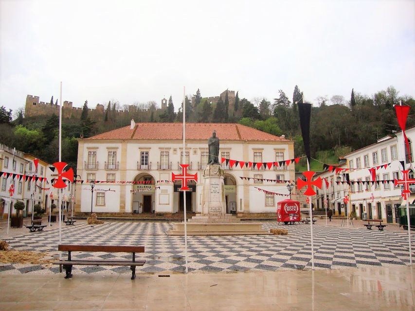 Lisbon: Tomar and Almourol Knights Templar Tour - Beyond the cloisters: how guides make the difference here