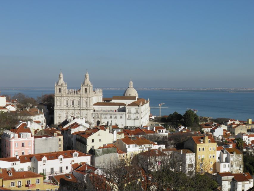 Lisbon: Tower of Saint George’s Castle Church Ticket & Drink - The Church Exhibition Inside Há Vida no Bairro do Castelo
