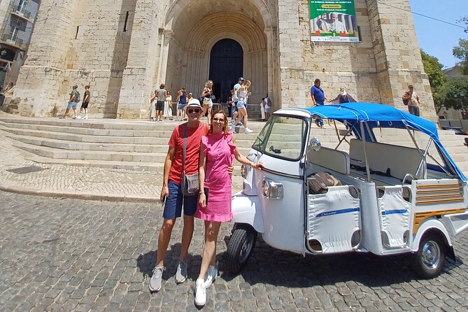 Lisbon Tuk Tuk Tour – 1-Hour Old Town Experience - Meeting at Hard Rock Cafe and why the start matters