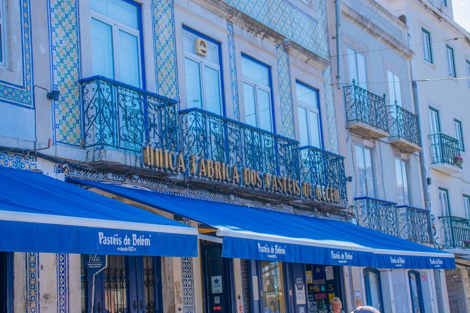 Lisbon: Tuk-Tuk Tour in French or German w/True Local Guide - The Practical Side: Meeting Point, Bumpy Roads, and What to Wear
