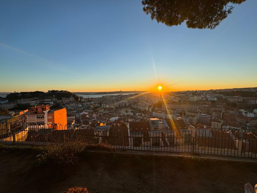 Lisbon: Tuk Tuk with hotel pick up and the best of old city - Senhora do Monte viewpoint: the bigger panorama stop