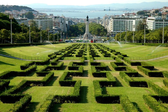 Lisbon Viewpoints Tuk Tuk Tour - Why a private tuk tuk route fits Lisbon so well