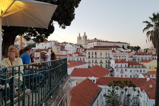 Lisbon Viewpoints Tuk Tuk Tour - Stop 4: Portas do Sol is made for photos and orientation