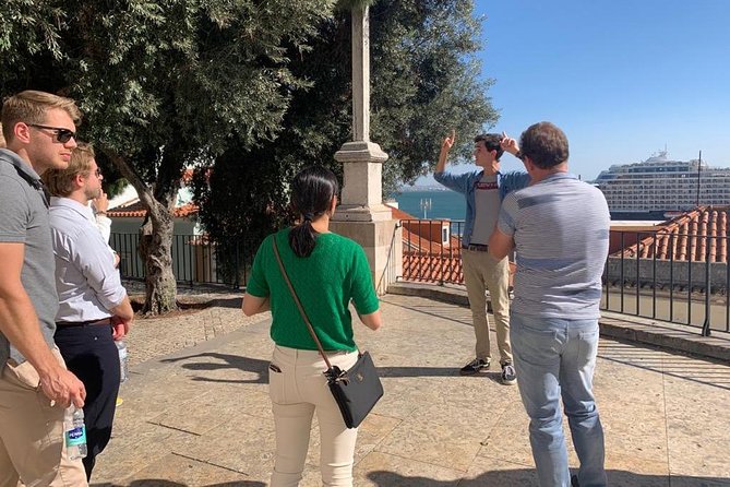 Lisbon walking tailored private tour (half day) - Meeting your guide: pickup at any place, drop-off at hotel or port
