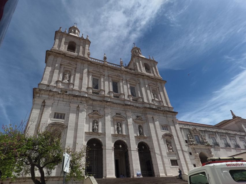 Lisbon:Private guided historical sightseeing Tour by TUK-TUK - Who this tuk-tuk history tour is best for