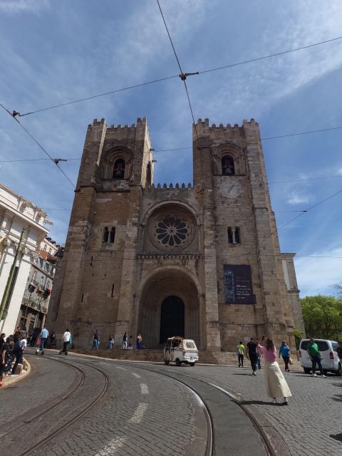 Lisbon:Private guided historical sightseeing Tour by TUK-TUK - Why a private tuk-tuk beats buses on Lisbon’s steep streets