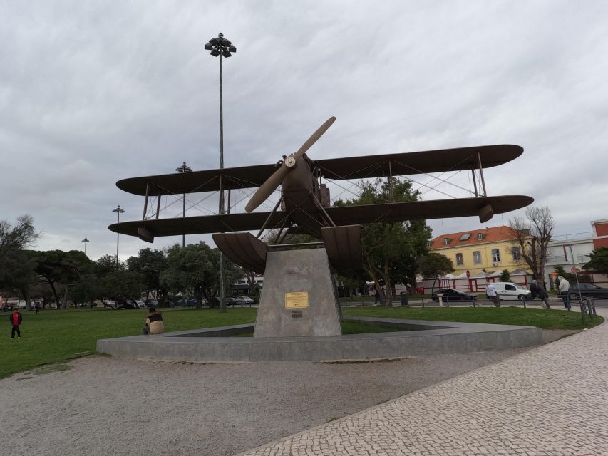 Lisbon:Private guided historical sightseeing Tour by TUK-TUK - The official 7 hills viewpoints: seeing the angles without the constant climb