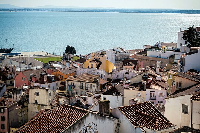 Lisbon's 7 Hills on Tuk-Tuk - Miradouro São Pedro de Alcântara, plus the garden break