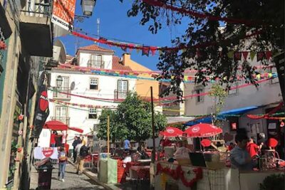 Lisbon's Kickstart Tour with a Local - Meeting at Farmácia Mouraria and the walking pace you should plan for
