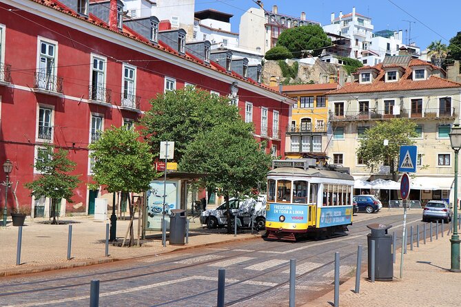 Lisbon´s Private Walking Sightseeing Tour - Lisbon Cathedral and the Holy Door: Moorish Layers in One Building