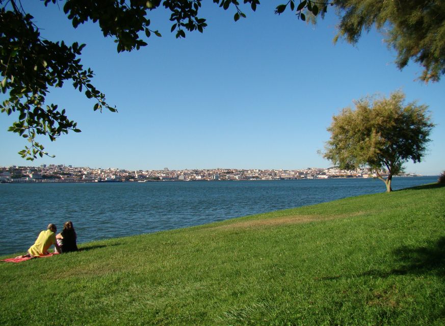 Lisbon’s South Side, River Tejo & 3-Hour Walking Tour - Cristo Rei by Bus + Boca do Vento Lift: Big Views, Right Amount of Effort