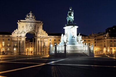 Live Fado Private Tour in Lisbon with Dinner - The Night Drive: Avenida da Liberdade, the River, and Belém Lit Up