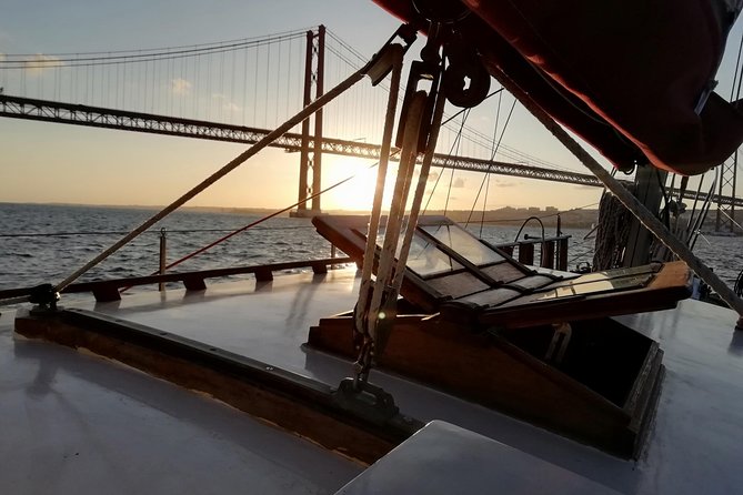 Marriage proposal on a Vintage Sailboat - Key things you’ll remember from this Tagus sail
