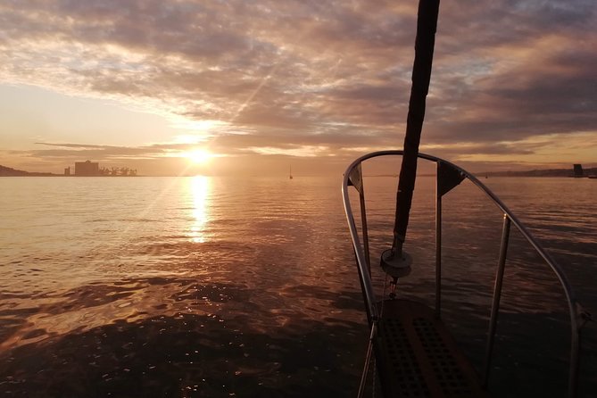 Marriage proposal on a Vintage Sailboat - The first stretch: Santo Amaro to 25 de Abril Bridge views