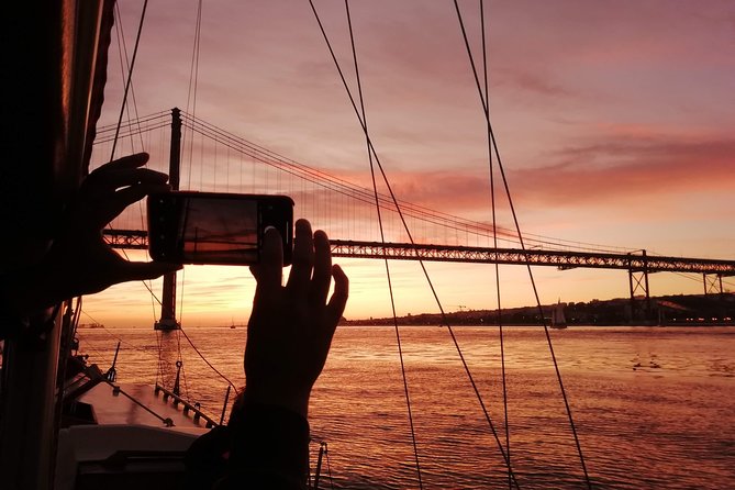 Marriage proposal on a Vintage Sailboat - MAAT and the Electricity Museum area: art, tech, and architecture in one sweep