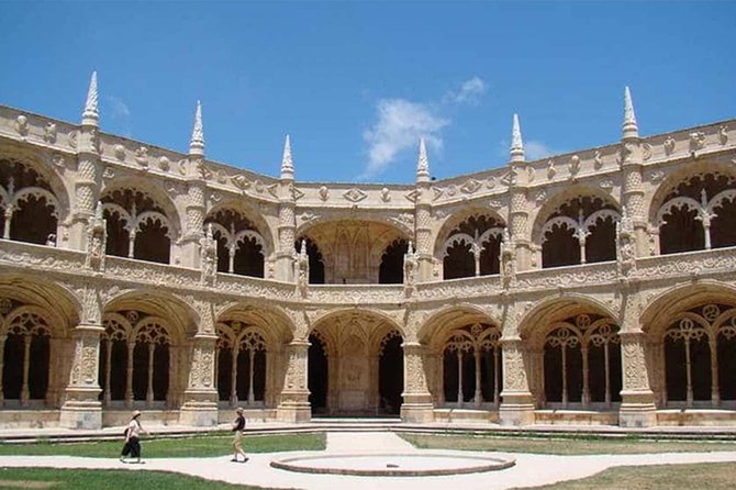 Mini Tour LISBOA (half day) - Miradouro Sao Pedro de Alcântara and Parque Eduardo VII: viewpoints with breathing room