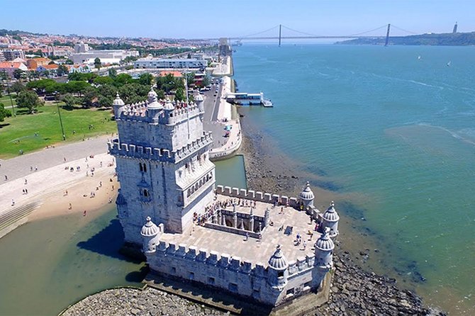 Mini Tour LISBOA (half day) - Lisbon Cathedral photo stop: quick icon time without the ticket pressure