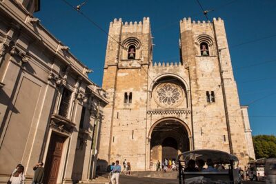 Mon Ami Vadio - Lisbon Old City Private Tuk Tuk Tour - Stop 1: Lisbon Cathedral (Se Cathedral) in a Few Minutes