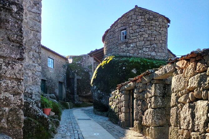 Monsanto (TV's Game of Thrones) Full Day Private Tour from Lisbon - Comfort and safety details that actually matter on a 10-hour day