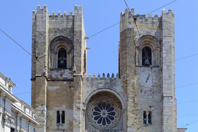 Morning Lisbon Sanctuary of Christ the King,Castelo &Belem Tower - Group size and comfort: private, up to 7, with real downtime