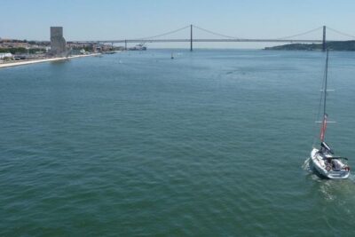 Morning Sailing Tour in Tagus River from Lisbon - Monument of the Discoveries and the April 25 Bridge view