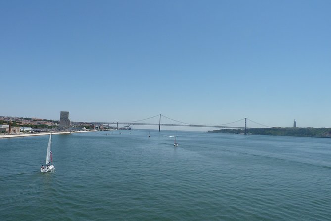 Morning Sailing Tour in Tagus River from Lisbon - Captain Gil and the small-boat vibe